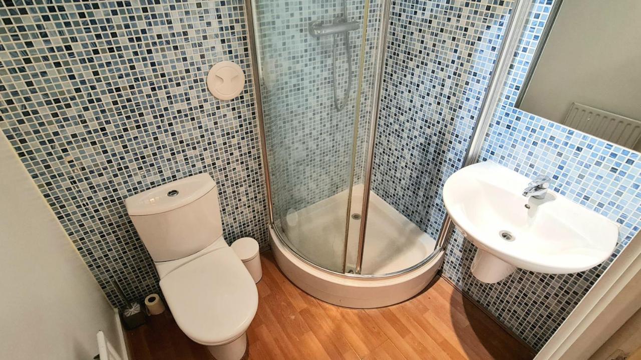 Lovely 3 Bedroom Apartment - Free Parking EDI Buitenkant foto