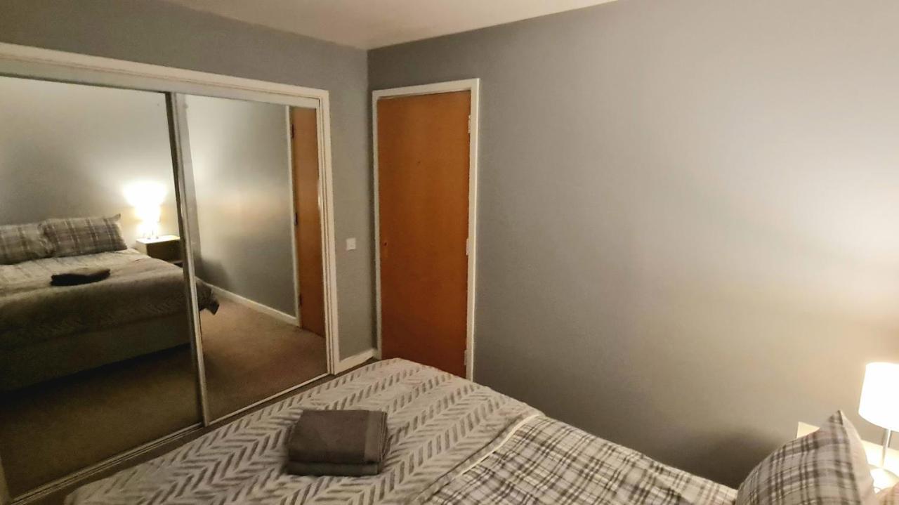 Lovely 3 Bedroom Apartment - Free Parking EDI Buitenkant foto