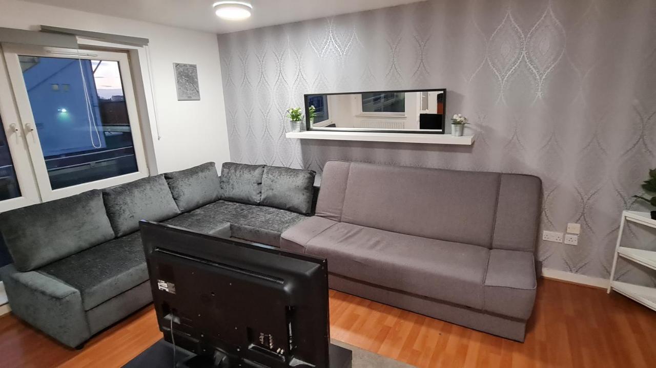 Lovely 3 Bedroom Apartment - Free Parking EDI Buitenkant foto
