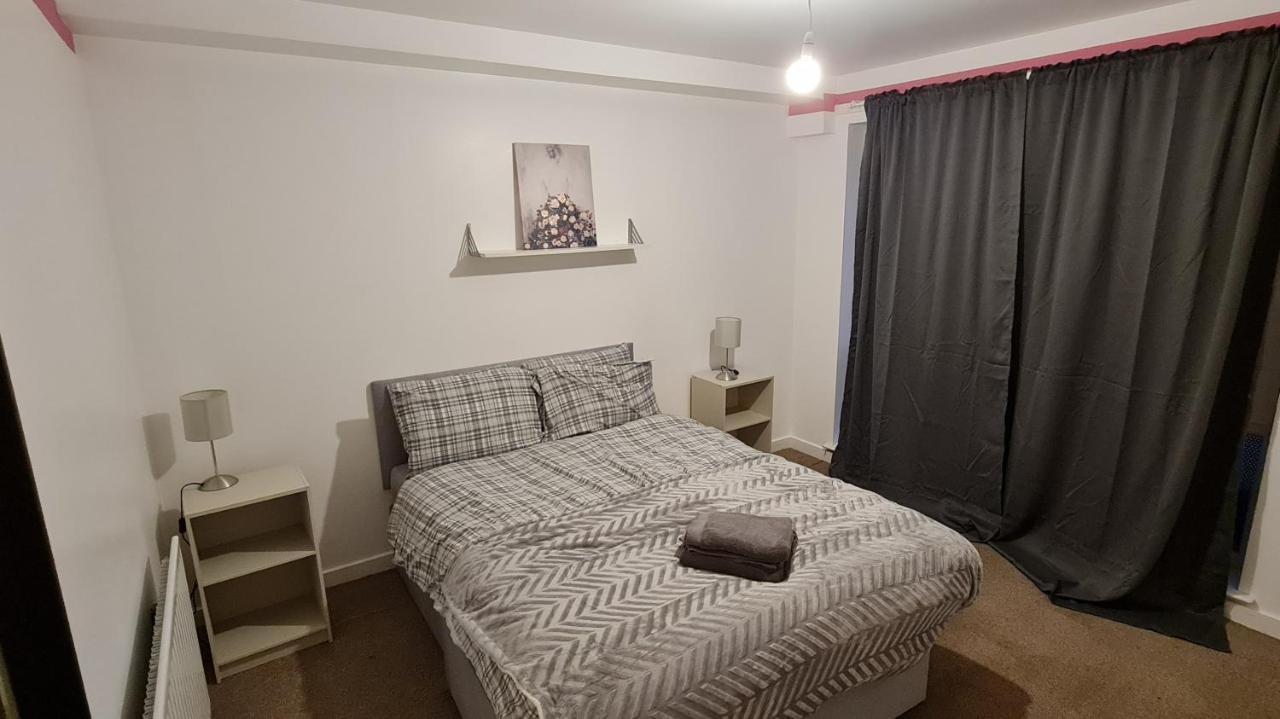 Lovely 3 Bedroom Apartment - Free Parking EDI Buitenkant foto